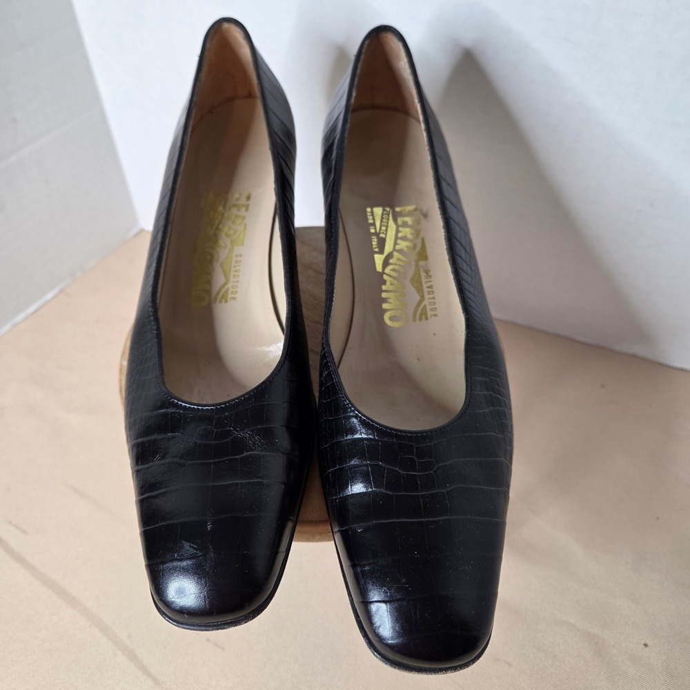 Salvatore Ferragamo Black Croc Embossed Leather Pumps Block Heel Sz 7 2A Narrow - Picture 1 of 16
